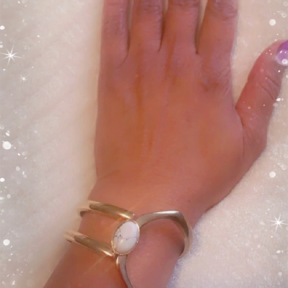 Costume design jewelry- Gold coloured- bracelet - Picture 2 of 5